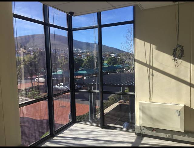 400M² OFFICE TO LET IN PLATTEKLOOF
